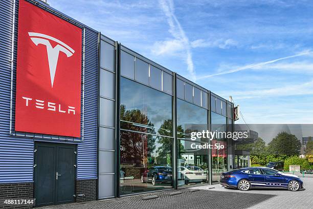 tesla motors dealership - electric car stock pictures, royalty-free photos & images