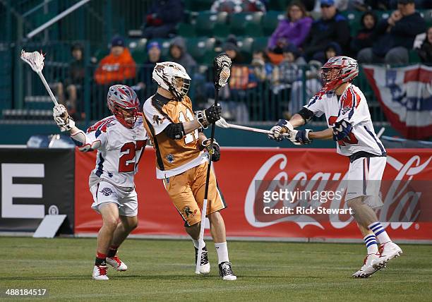 Joel White of the Rochester Rattlers plays against Kevin Buchanan and Brent Adams of the Boston Cannons at Sahlen's Stadium on May 2, 2014 in...