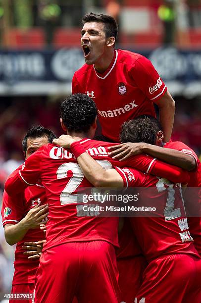 Edgar Benitez of Toluca celebrates woth his teammates after scoring the third goal against Xolos de Tijuana during the Quarterfinal second leg match...