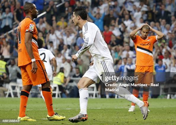 Real Madrid CF v Valencia CF - La Liga Real Madrid CF v Valencia CF - La Liga