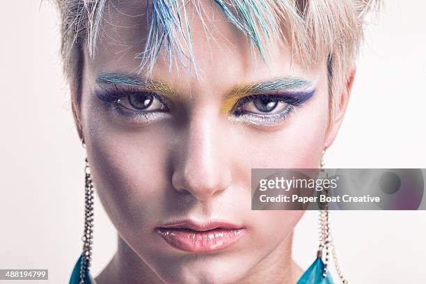 woman with colorful eyebrows, looking stern - occhi verdi foto e immagini stock