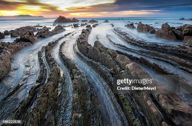 barrika playa al atardecer - comunidad autónoma del país vasco fotografías e imágenes de stock