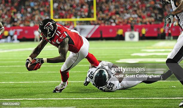 Julio Jones of the Atlanta Falcons scores a second-quarter touchdown against DeMeco Ryans of the Philadelphia Eagles at the Georgia Dome on September...