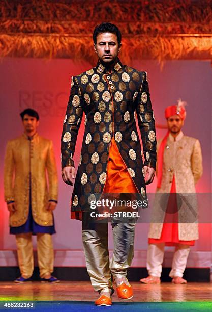 Indian Pakistani Ramp Model 90 India Model Silhouette Stock Photos, High-Res Pictures, and Images ...