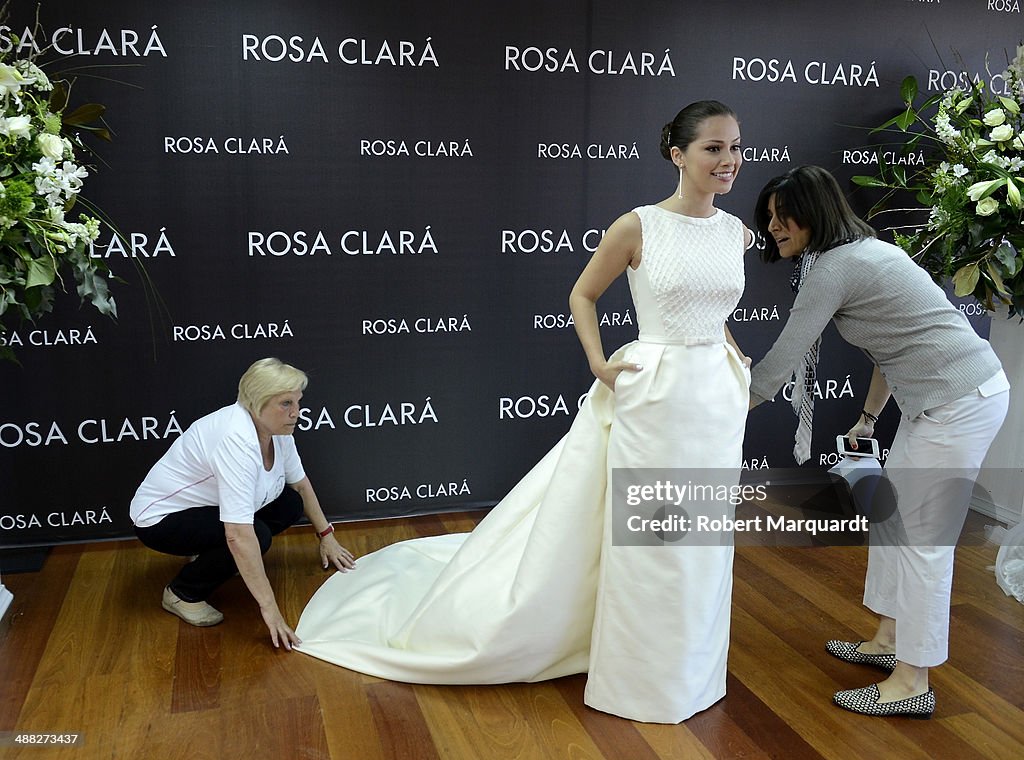 Rosa Clara Fitting For Barcelona Bridal Week 2014