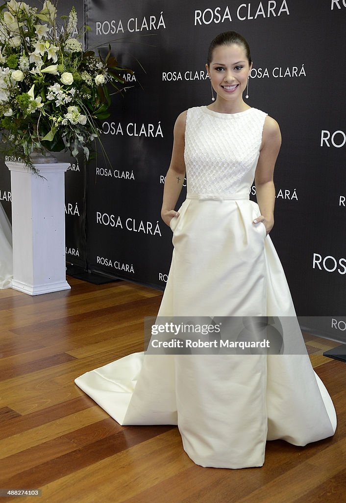 Rosa Clara Fitting For Barcelona Bridal Week 2014