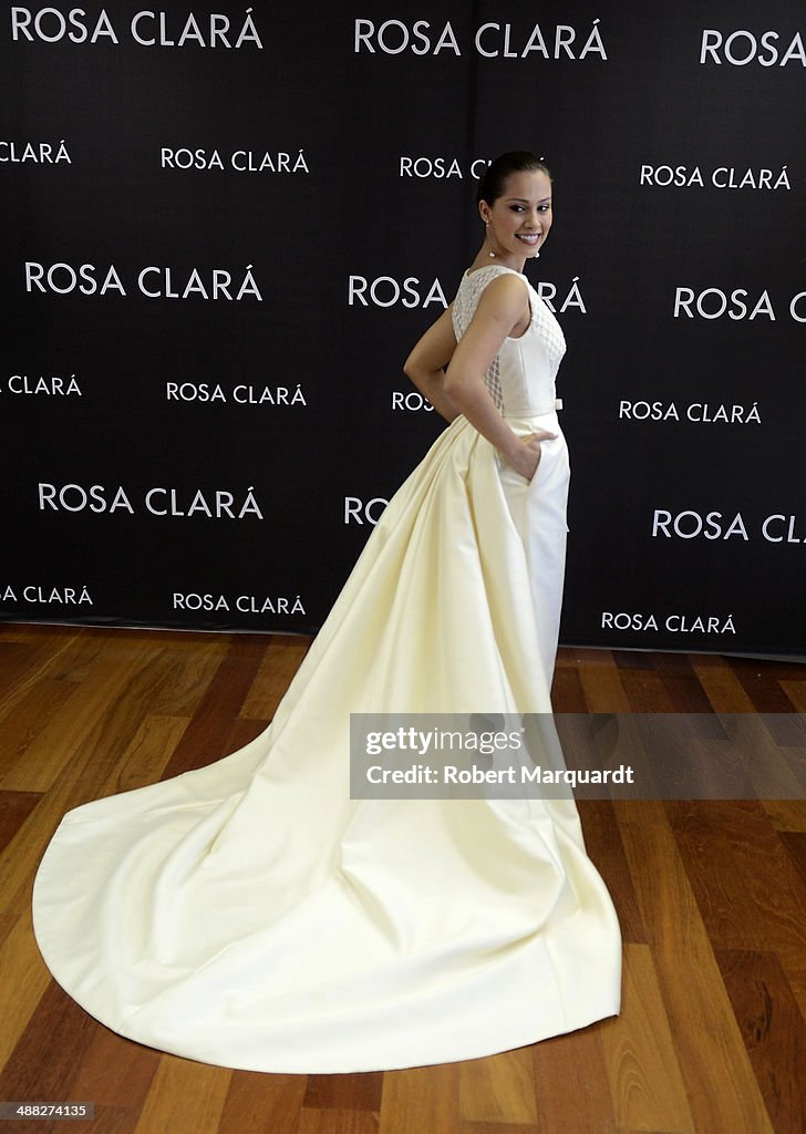 Rosa Clara Fitting For Barcelona Bridal Week 2014