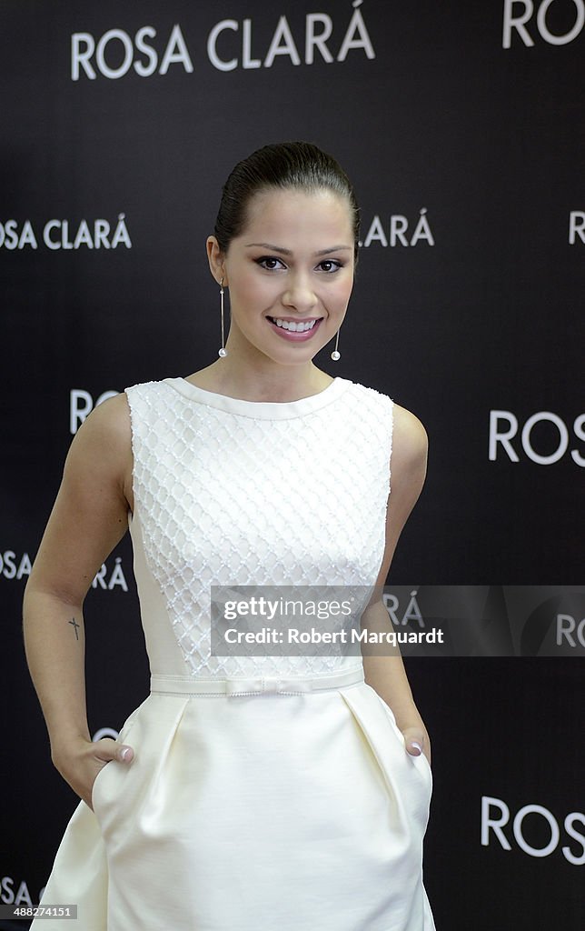 Rosa Clara Fitting For Barcelona Bridal Week 2014