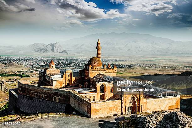 isakpasa ishakpasa sarayi palast - kurdistan stock-fotos und bilder