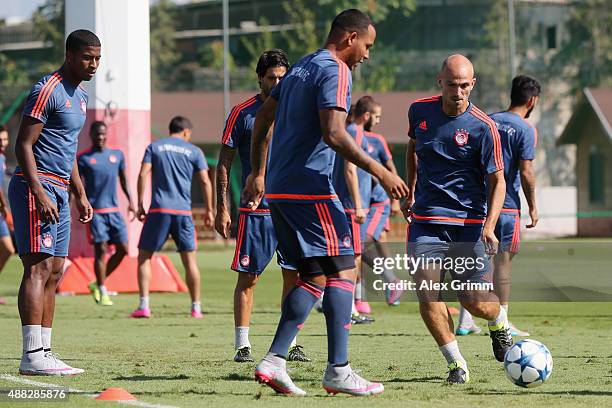 Esteban Cambiasso and team mates exercise during a Olympiacos FC training session ahead of their UEFA Champions League Group F match against Bayern...