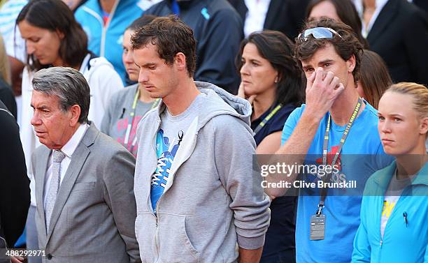 Tournament director Manolo Santana, Andy Murray and Jamie Murray of Great Britain and Caroline Wozniacki of Denmark stand for a minutes silence for...