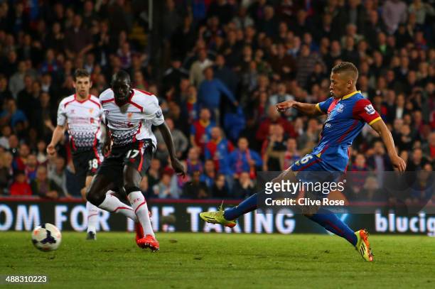 Dwight Gayle of Crystal Palace scores his team's third goal to level the scores at 3-3 during the Barclays Premier League match between Crystal...