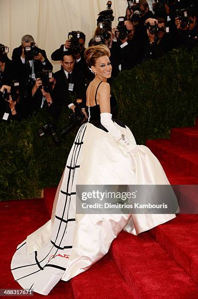 Sarah Jessica Parker attends the "Charles James: Beyond Fashion" Costume Institute Gala at the Metropolitan Museum of Art on May 5, 2014 in New York...