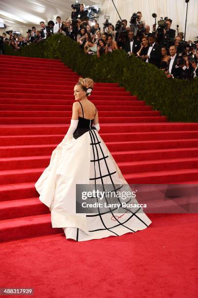 Sarah Jessica Parker attends the "Charles James: Beyond Fashion" Costume Institute Gala at the Metropolitan Museum of Art on May 5, 2014 in New York...