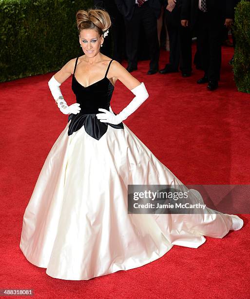 Sarah Jessica Parker attends the "Charles James: Beyond Fashion" Costume Institute Gala at the Metropolitan Museum of Art on May 5, 2014 in New York...