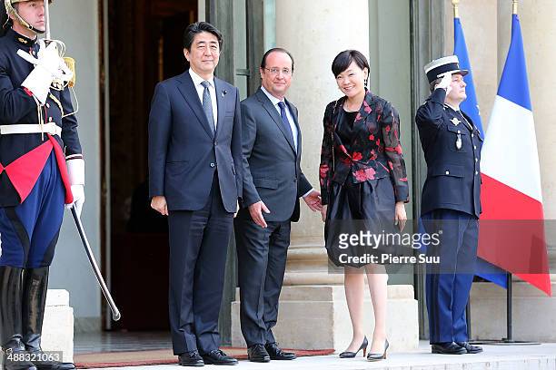 French President Franois Hollande greets Japanese Prime Minister Shinzo Abe and his Wife Akie Abe at the state Dinner At Elysee Palace In Honor Of...