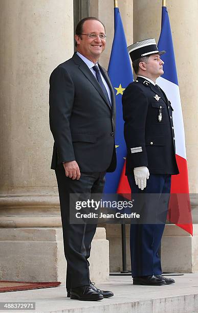 French President Francois Hollande arrives at the State Dinner honoring Japanese Prime Minister at Elysee Palace on May 5, 2014 in Paris, France....