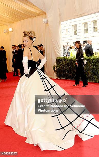 Sarah Jessica Parker attends the "Charles James: Beyond Fashion" Costume Institute Gala at the Metropolitan Museum of Art on May 5, 2014 in New York...