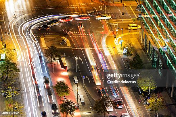 berlin-motion und ruhe - auto ampel stock-fotos und bilder