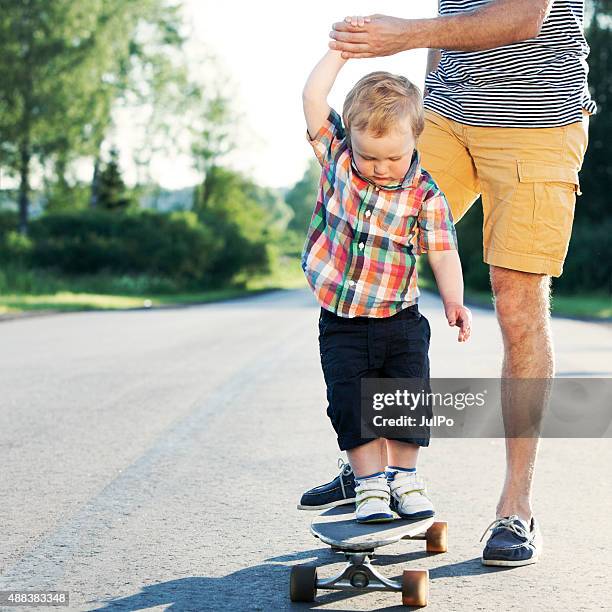 familie - father longboard stock-fotos und bilder