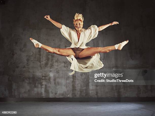 modern jazz dancer practicing - jazz dancing stock pictures, royalty-free photos & images