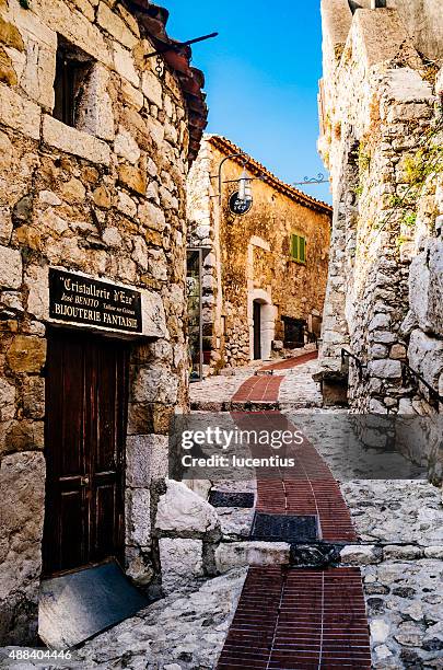 dorf eze, französische riviera - eze village stock-fotos und bilder