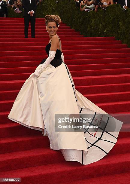 Sarah Jessica Parker attends the "Charles James: Beyond Fashion" Costume Institute Gala at the Metropolitan Museum of Art on May 5, 2014 in New York...