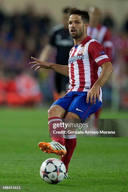 Diego Ribas of Atletico de Madrid controls the ball during the UEFA Champions League Semi Final first leg match between Club Atletico de Madrid and...