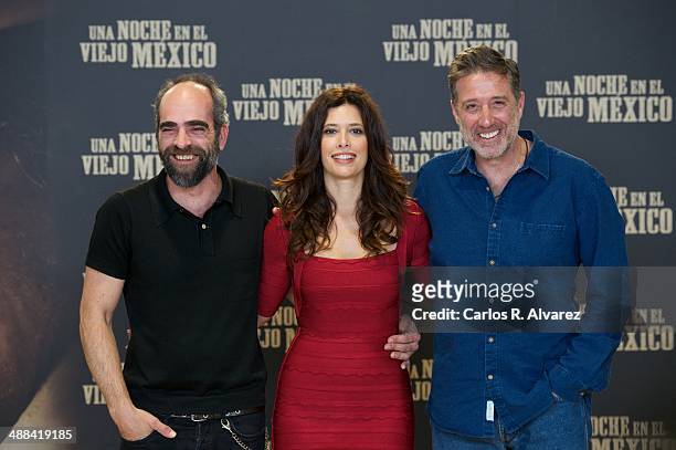 Spanish actor Luis Tosar , Colombian actress Angie Cepeda and Spanish director Emilio Aragon attend the "A Night in Old Mexico" photocall at the...