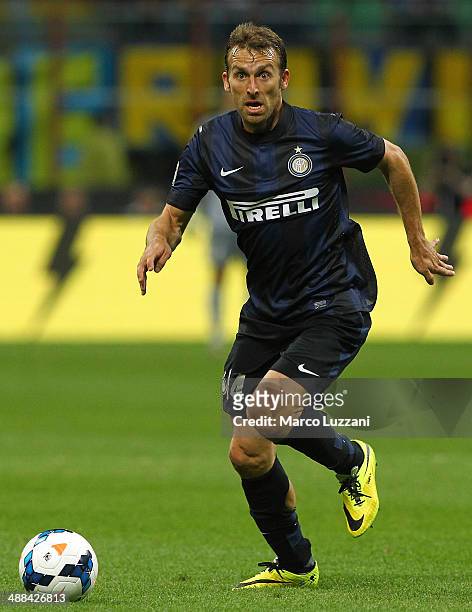 Hugo Campagnaro of FC Internazionale Milano in action during the Serie A match between FC Internazionale Milano and SSC Napoli at San Siro Stadium on...