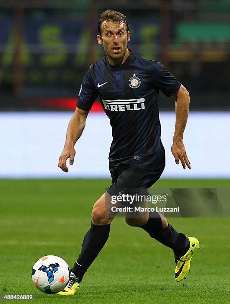 Hugo Campagnaro of FC Internazionale Milano in action during the Serie A match between FC Internazionale Milano and SSC Napoli at San Siro Stadium on...