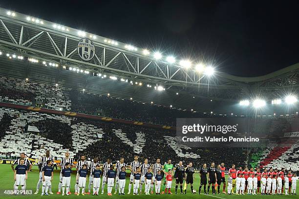 Team of Juventus and team of SL Benfica line up during the UEFA Europa League semi final match between Juventus and SL Benfica at Juventus Arena on...