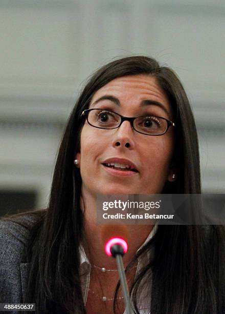 Former aide to New Jersey Gov. Chris Christie, Christina Renna , testifies during a hearing by the New Jersey Legislature's Select Committee on...