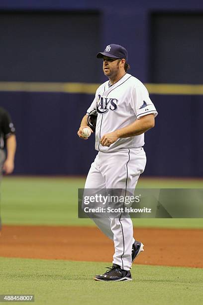 Heath Bell of the Tampa Bay Rays prepares to pitch against the Minnesota Twins at Tropicana Field on April 24, 2014 in St Petersburg, Florida.