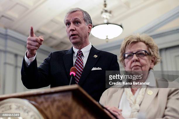 New Jersey State Senators Loretta Weinberg and John Wiesniewsk attends a press conference after a hearing with Christina Renna, a former aide to Gov....