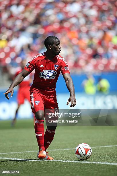 Hendry Thomas of FC Dallas looks to pass the ball against the New York Red Bulls at Toyota Stadium in Frisco on May 4, 2014 in Frisco, Texas.