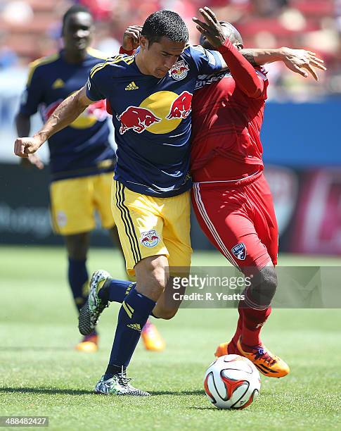 Roy Miller of New York Red Bulls defends the ball from Jair Benitez of FC Dallas at Toyota Stadium in Frisco on May 4, 2014 in Frisco, Texas.