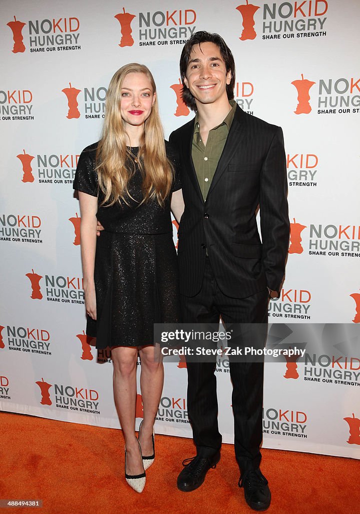 Amanda Seyfried and Justin Long attend the Share Our Strength's "No