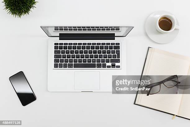 オフィスデスク - apple macintosh ストックフォトと画像