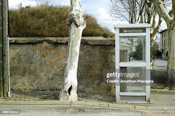 french telephone booth - telephone box stock pictures, royalty-free photos & images