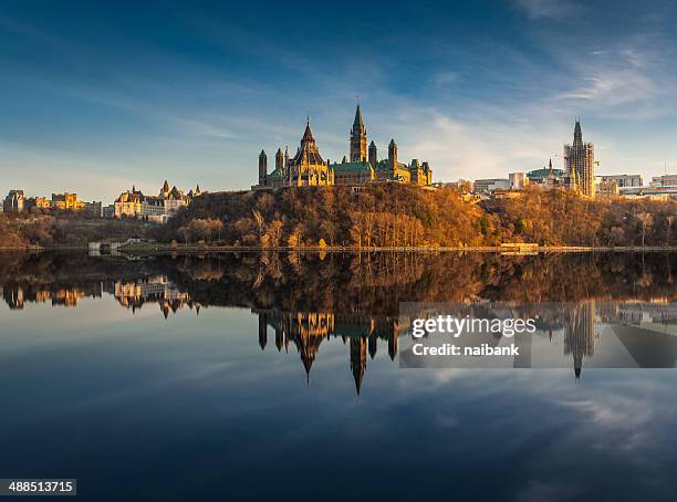 the golden parliament hill - ottawa stock-fotos und bilder