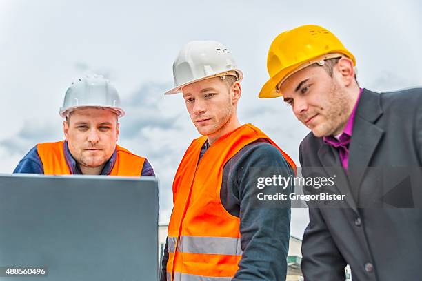 architect and construction team - geoloog stockfoto's en -beelden