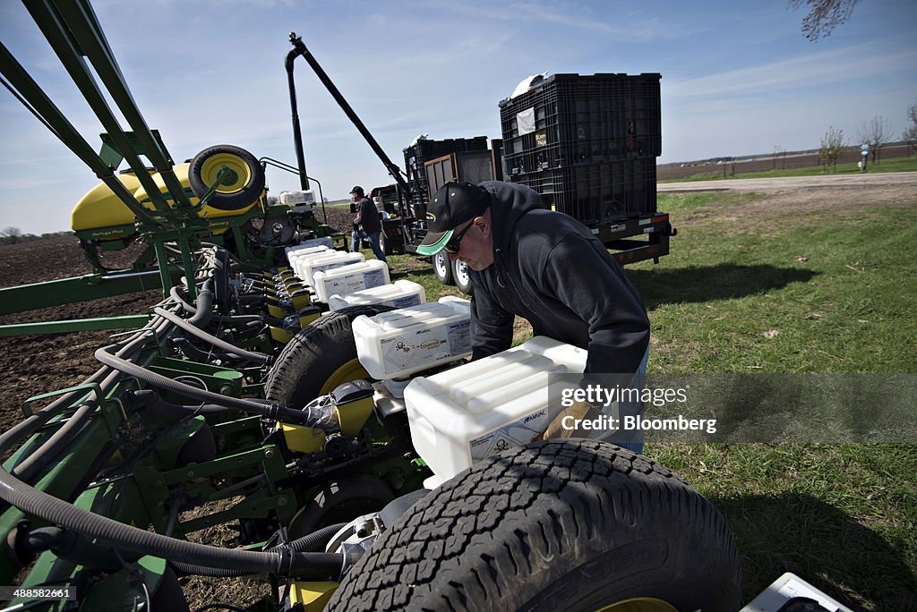 Crop ETFs Lure Funds on Weather Risk as Goldman Cautions