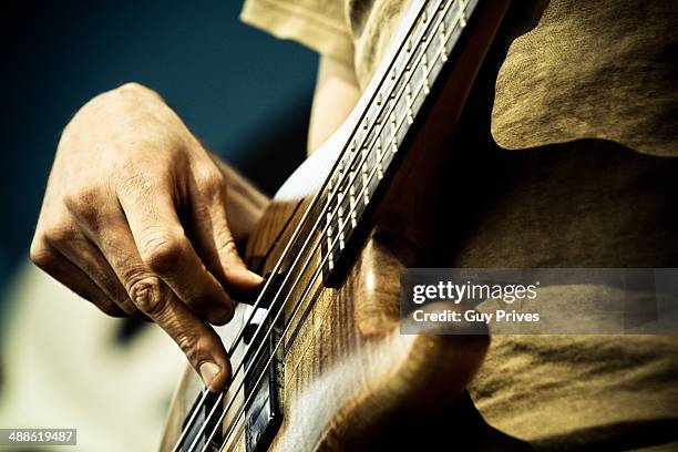 bass guitar - instrumento-baixo imagens e fotografias de stock