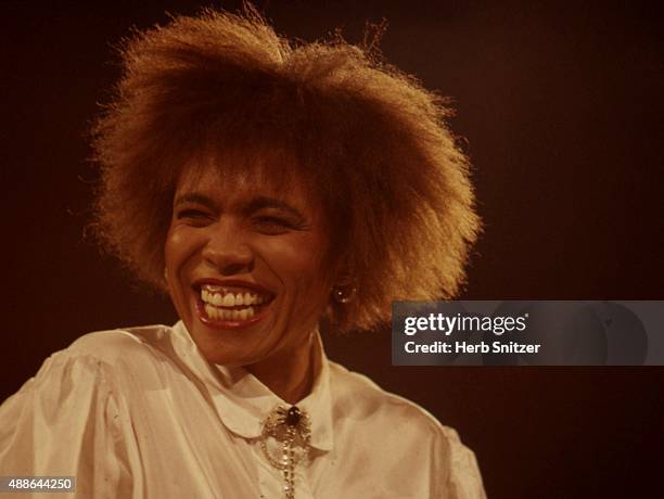 Jazz Singer Dee Dee Bridgewater performing in 1987.