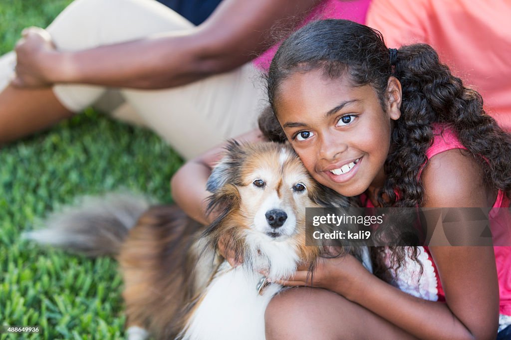 アフリカ系アメリカ人の女性は、ペットの犬