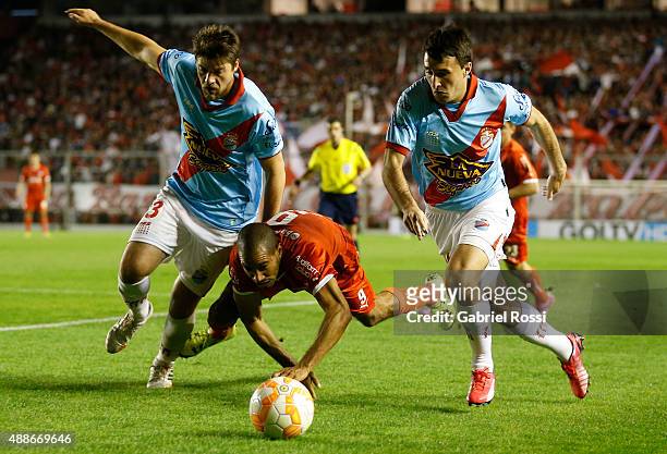 Lucas Albertengo of Independiente kicks the ball to score the first News  Photo - Getty Images