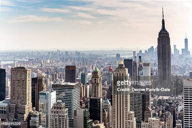 new york city skyline - centro rockefeller fotografías e imágenes de stock