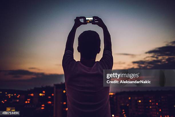 fotografando que época perfeita do dia - celular com câmera - fotografias e filmes do acervo