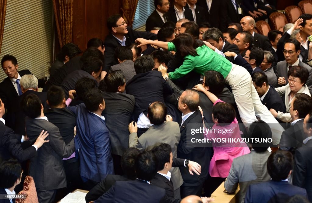 TOPSHOT-JAPAN-POLITICS-DEFENCE-MILITARY